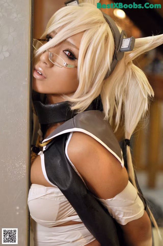Cosplay Non - Bust Squeezing Butt